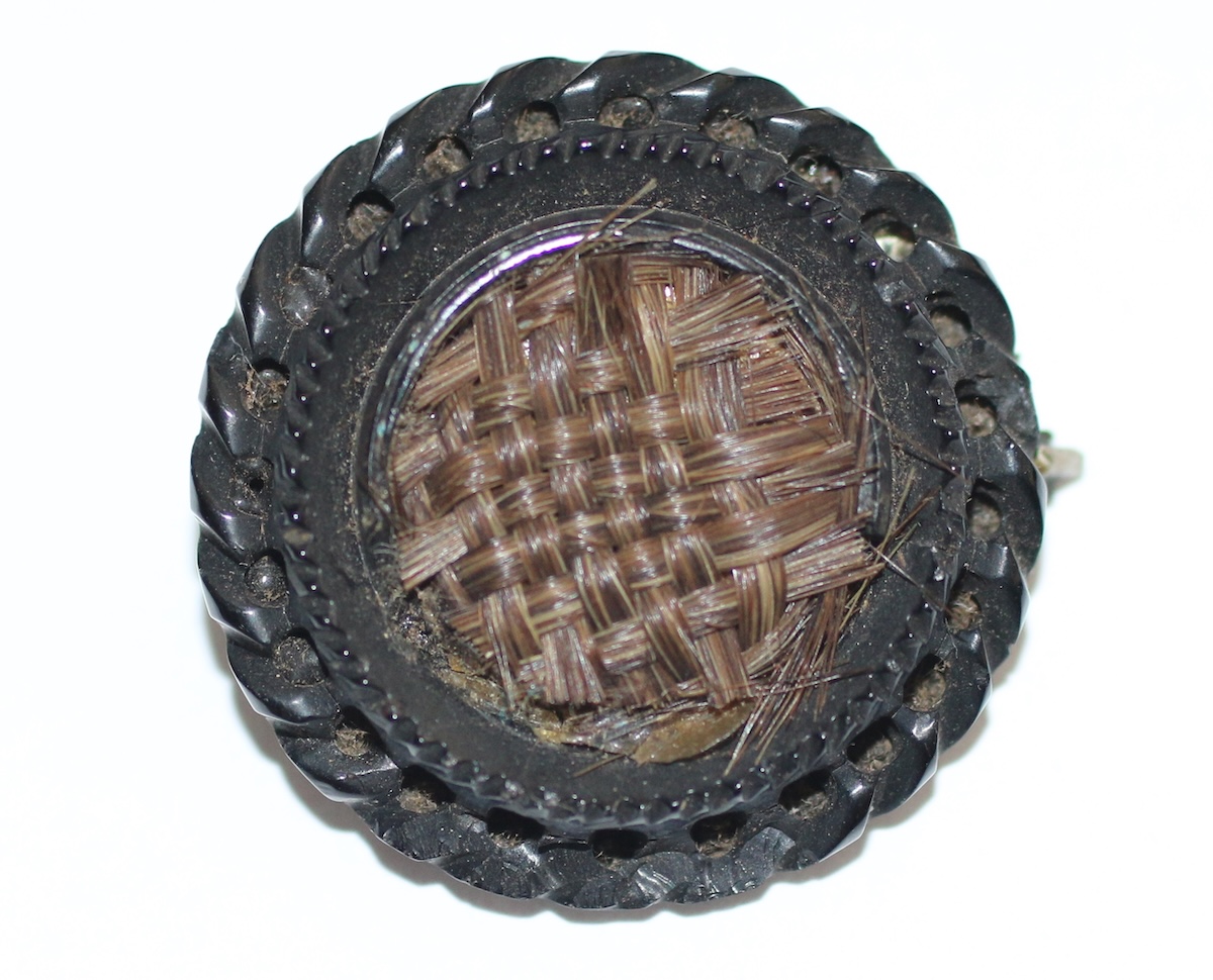 Mourning jewellery